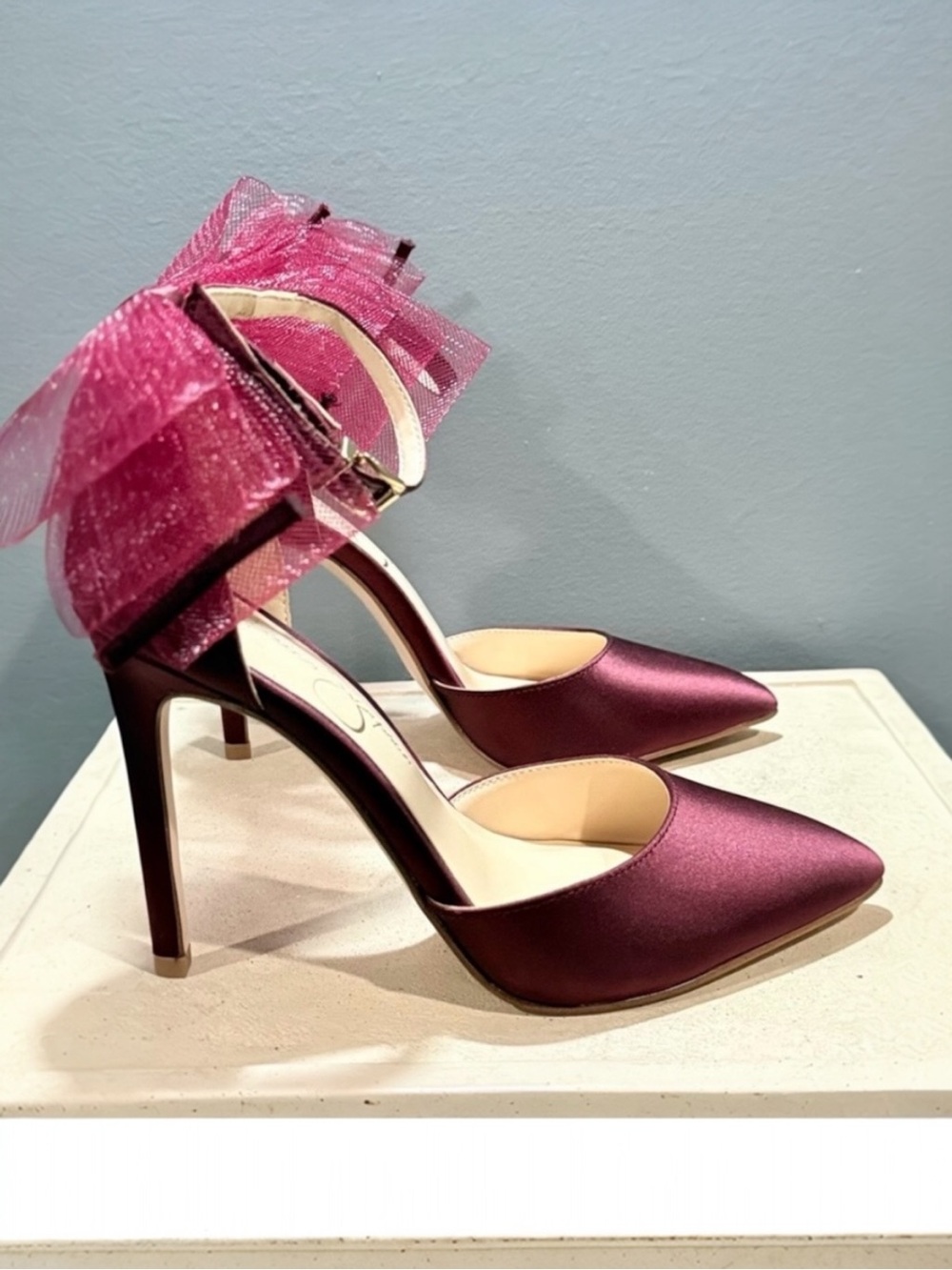 Jessica Simpson Phindies Burgundy Oversized Tulle Bow Stiletto Pumps Sz 5.5 NWT - Picture 4 of 9